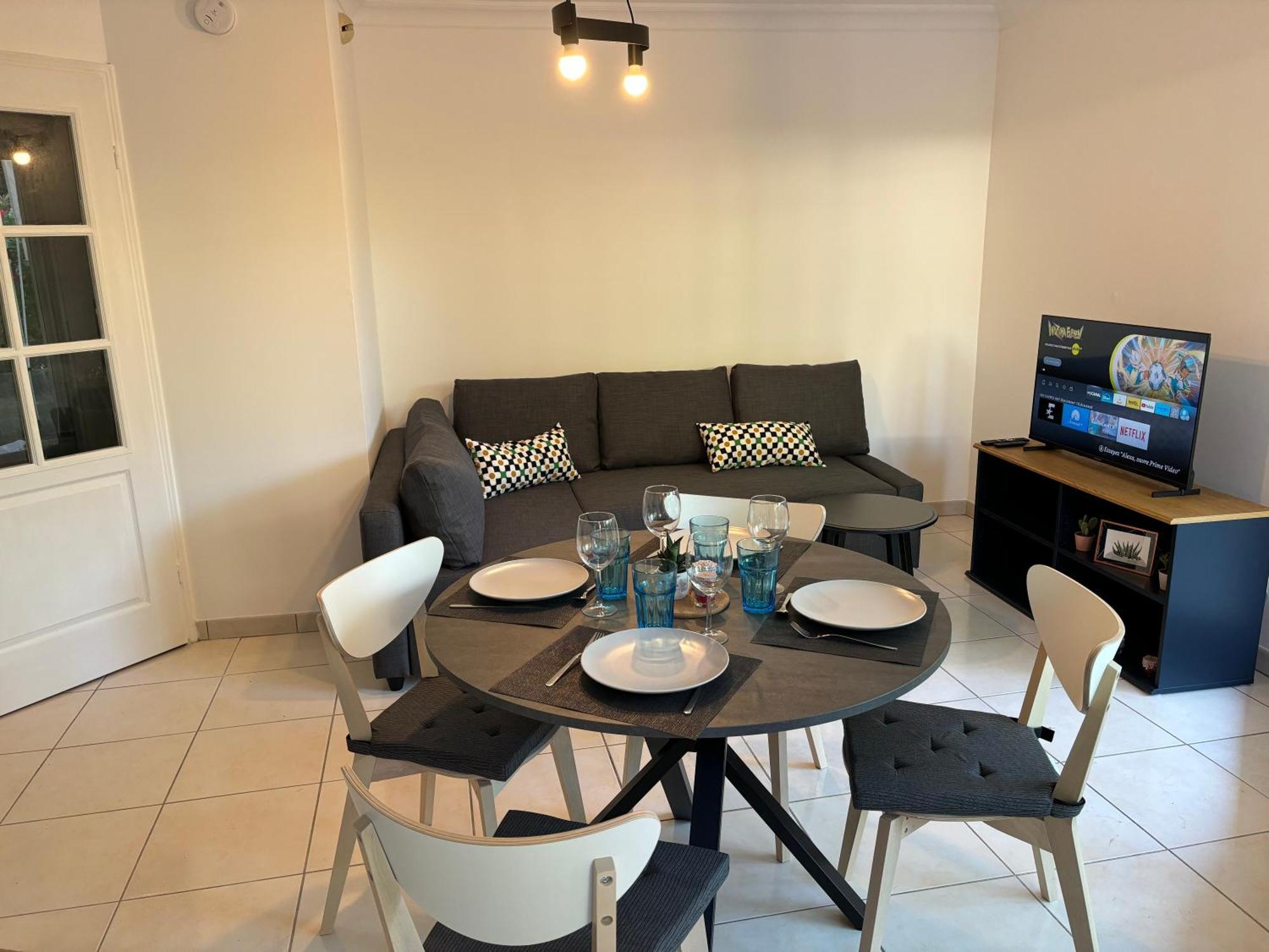 Beachside Apartment With Pool & Garden In Juan Les Pins Antibes Ngoại thất bức ảnh