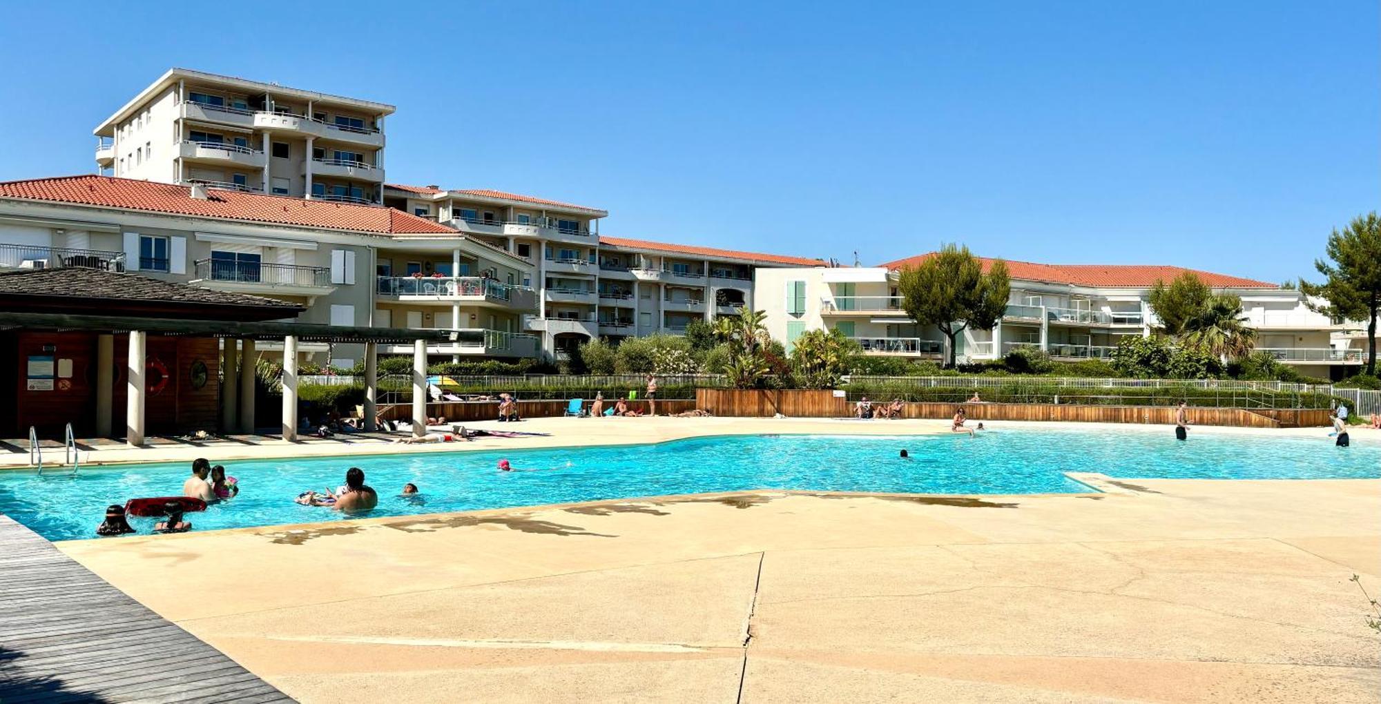 Beachside Apartment With Pool & Garden In Juan Les Pins Antibes Ngoại thất bức ảnh