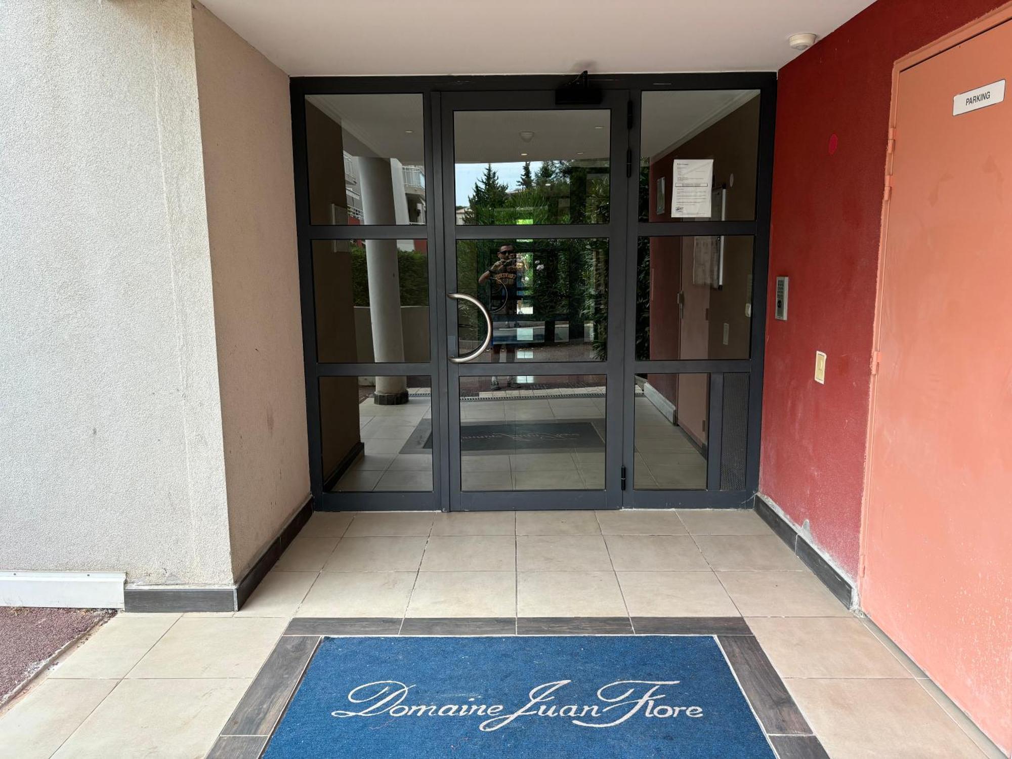 Beachside Apartment With Pool & Garden In Juan Les Pins Antibes Ngoại thất bức ảnh